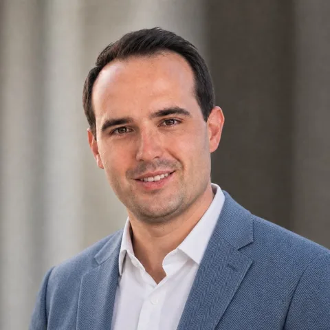 Portrait of Alex Pire, CFA